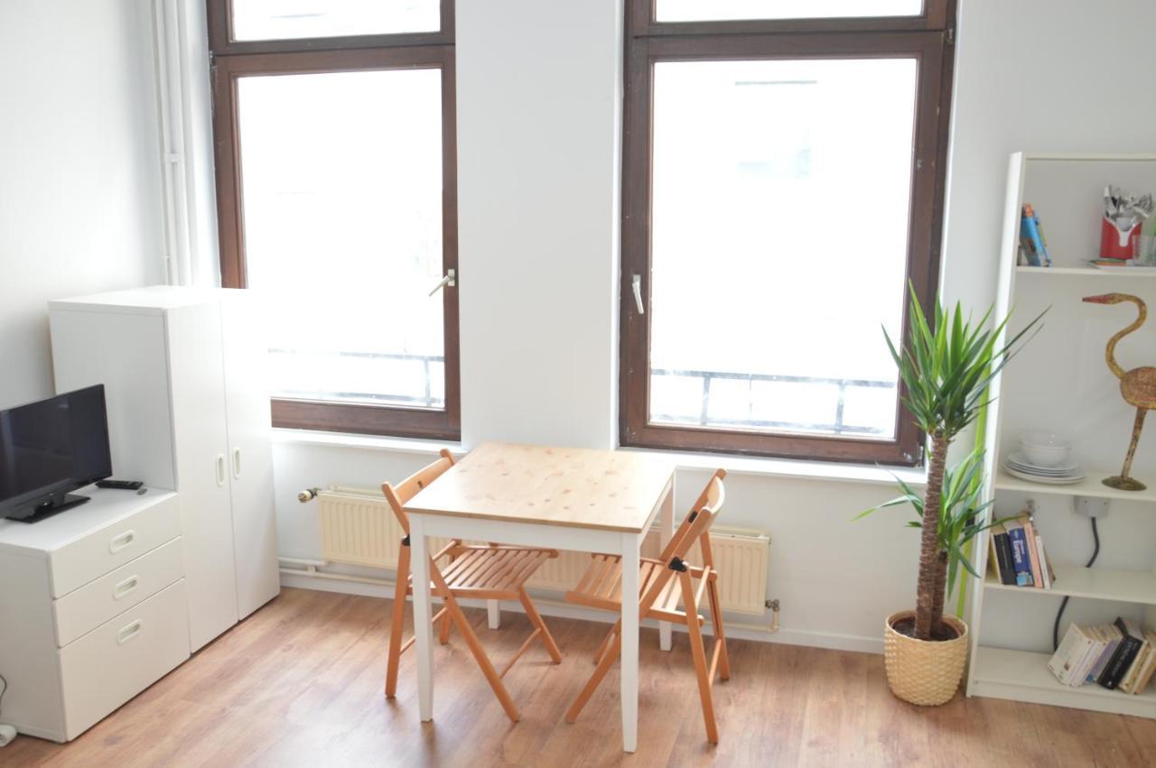 Awesome Studio In Marolles Bruxelas Exterior foto