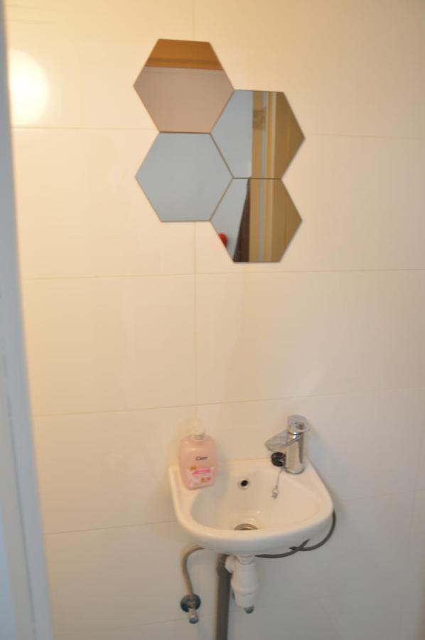 Awesome Studio In Marolles Bruxelas Exterior foto