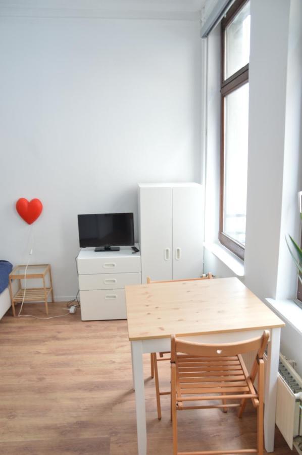 Awesome Studio In Marolles Bruxelas Exterior foto