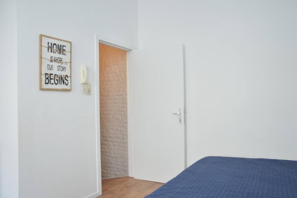 Awesome Studio In Marolles Bruxelas Exterior foto